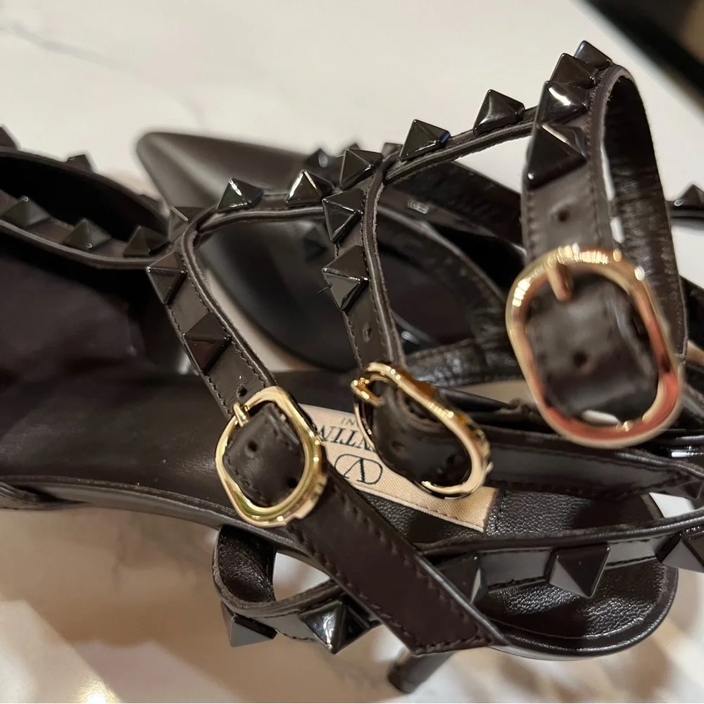 VALENTINO GARAVANI
Rockstud leather sandals - Picture 11 of 16